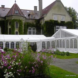 Festtelt- bredde 9m hvid m/vinduer, forl�nges med 3m sektioner