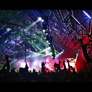 DJ med lyd og lyseffekter