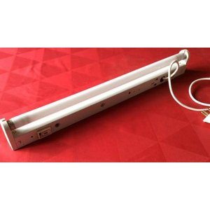 Lysstofarmatur m/r�r 57 cm 8 watt