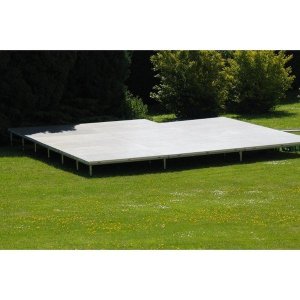 Lakeret tr�gulv rettet op p� str�er 3 m bredt