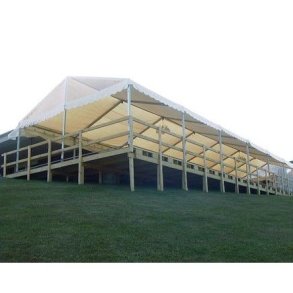 Lakeret tr�gulv rettet op p� str�er 6 m bredt