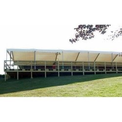 Lakeret tr�gulv rettet op p� str�er 6 m bredt